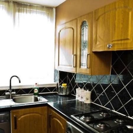 Ensuite With Kitchen Ext Large Room With Balcony In Zone 2 London Exterior photo