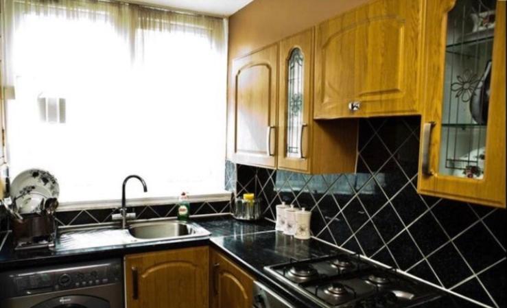 Ensuite With Kitchen Ext Large Room With Balcony In Zone 2 London Exterior photo